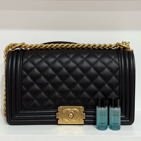 Chanel Demaquillant Yeux Intense
(Eye Makeup Remover) - Picture 6 of 16